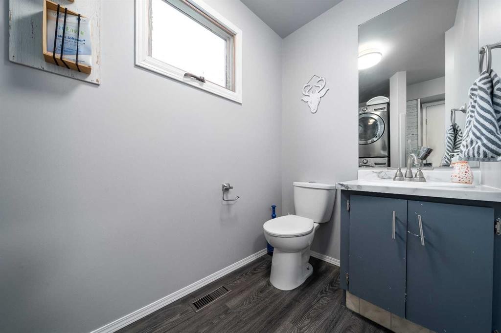 88 Cypress Way Se, Medicine Hat, AB - Indoor Photo Showing Bathroom