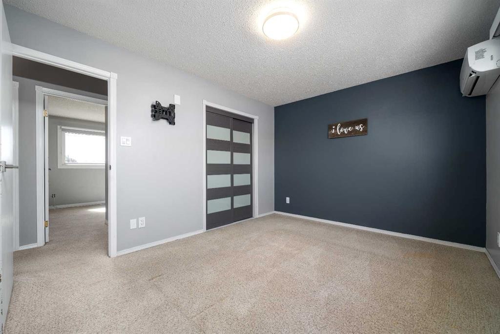 88 Cypress Way Se, Medicine Hat, AB - Indoor Photo Showing Other Room