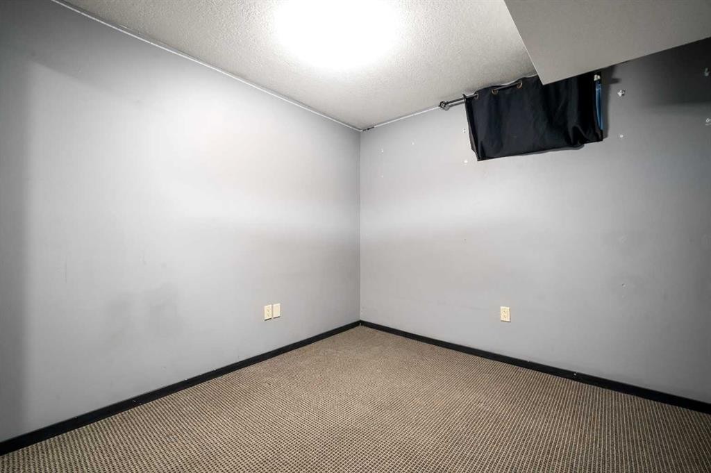 88 Cypress Way Se, Medicine Hat, AB - Indoor Photo Showing Other Room
