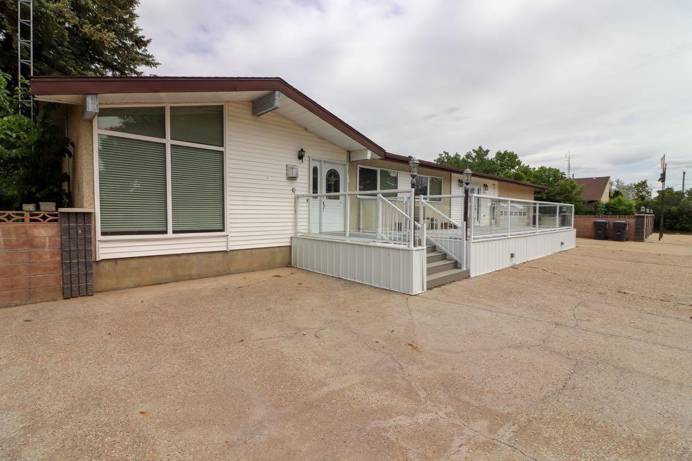 209 2 Avenue, Burdett, AB - Outdoor With Deck Patio Veranda With Exterior