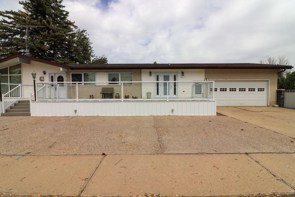 209 2 Avenue, Burdett, AB - Outdoor With Deck Patio Veranda