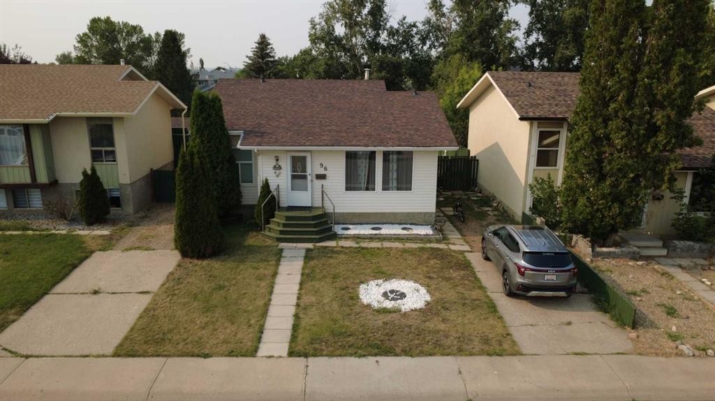 96 Simpson Crescent Se, Medicine Hat, AB - Outdoor