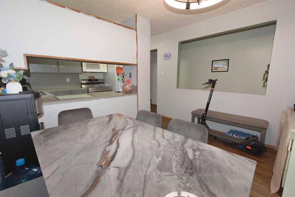 96 Simpson Crescent Se, Medicine Hat, AB - Indoor