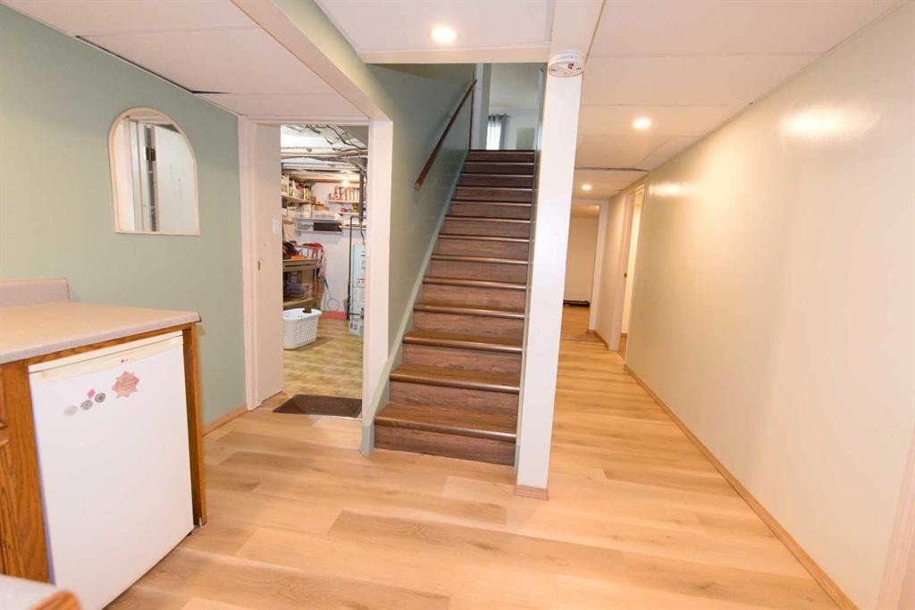 96 Simpson Crescent Se, Medicine Hat, AB - Indoor Photo Showing Other Room