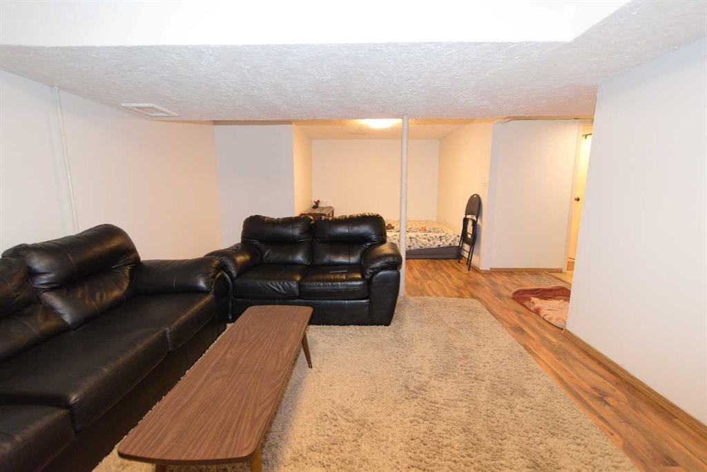 96 Simpson Crescent Se, Medicine Hat, AB - Indoor