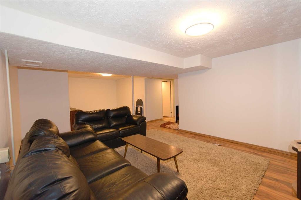 96 Simpson Crescent Se, Medicine Hat, AB - Indoor