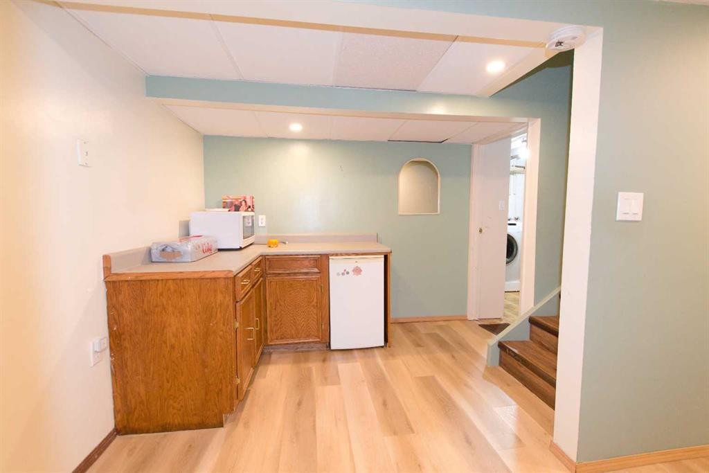 96 Simpson Crescent Se, Medicine Hat, AB - Indoor Photo Showing Other Room