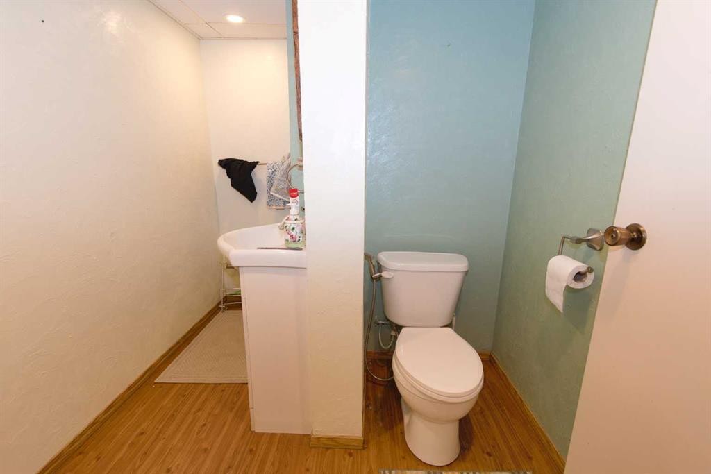 96 Simpson Crescent Se, Medicine Hat, AB - Indoor Photo Showing Bathroom