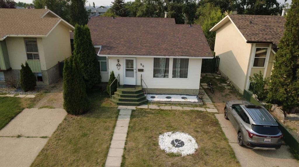 96 Simpson Crescent Se, Medicine Hat, AB - Outdoor