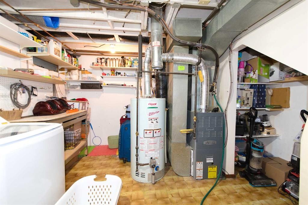 96 Simpson Crescent Se, Medicine Hat, AB - Indoor Photo Showing Basement