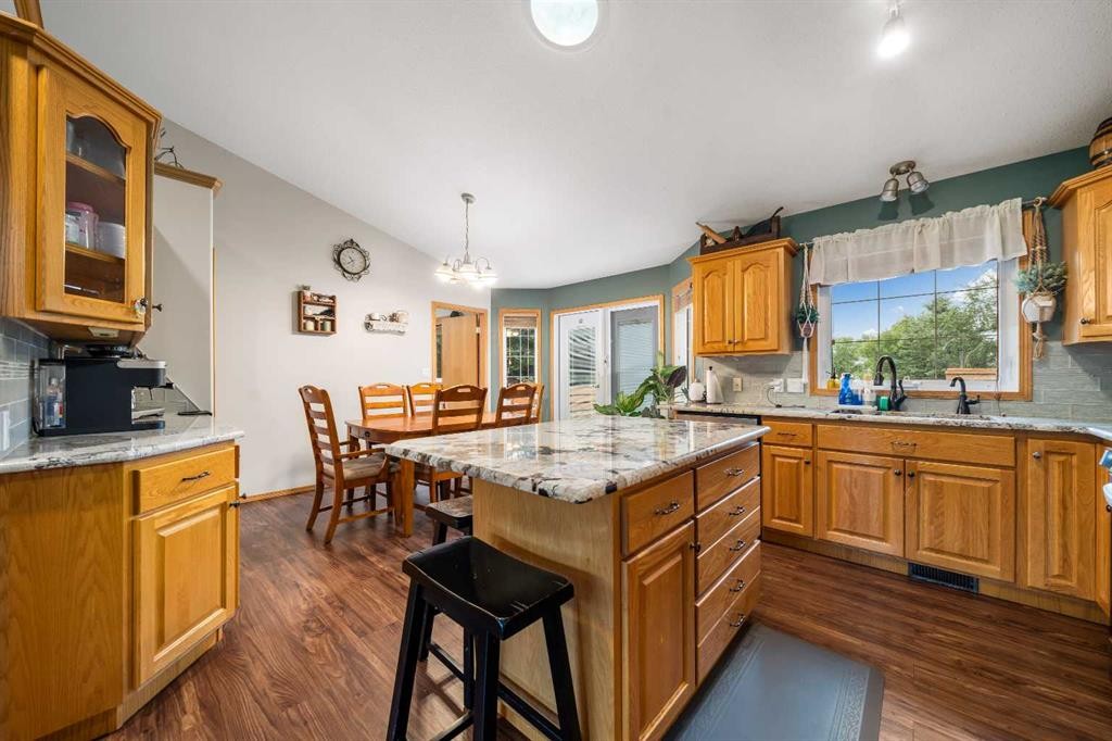 104063 Range Road 111, Bow Island, AB - Indoor Photo Showing Kitchen