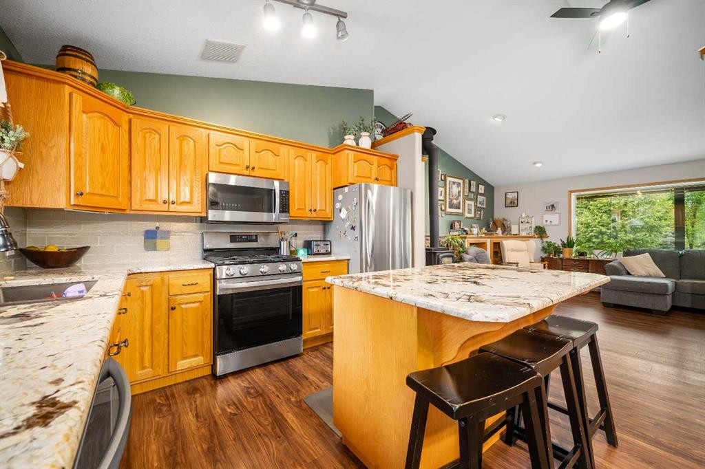 104063 Range Road 111, Bow Island, AB - Indoor Photo Showing Kitchen