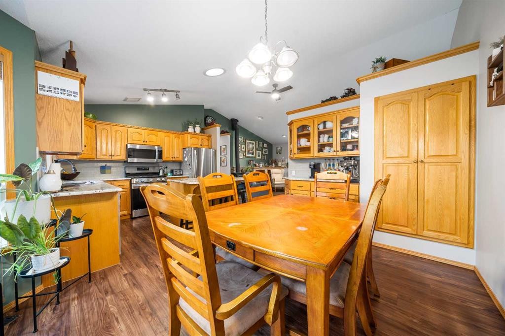 104063 Range Road 111, Bow Island, AB - Indoor Photo Showing Dining Room