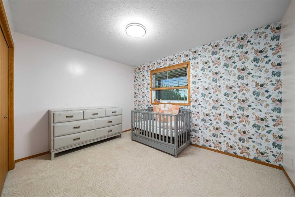 104063 Range Road 111, Bow Island, AB - Indoor Photo Showing Bedroom
