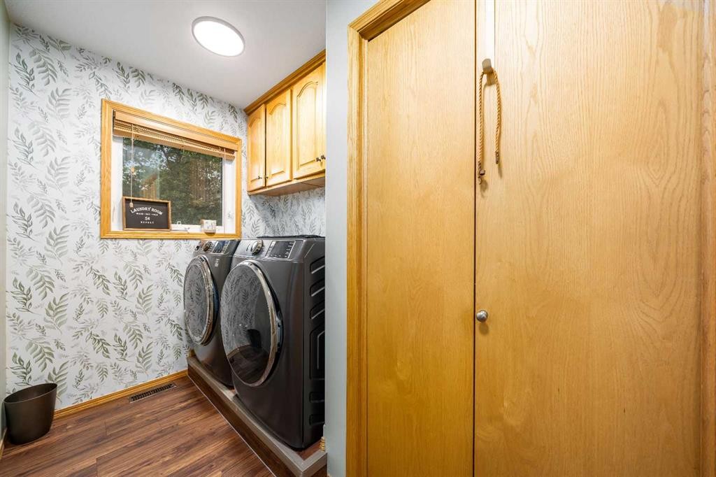 104063 Range Road 111, Bow Island, AB - Indoor Photo Showing Laundry Room