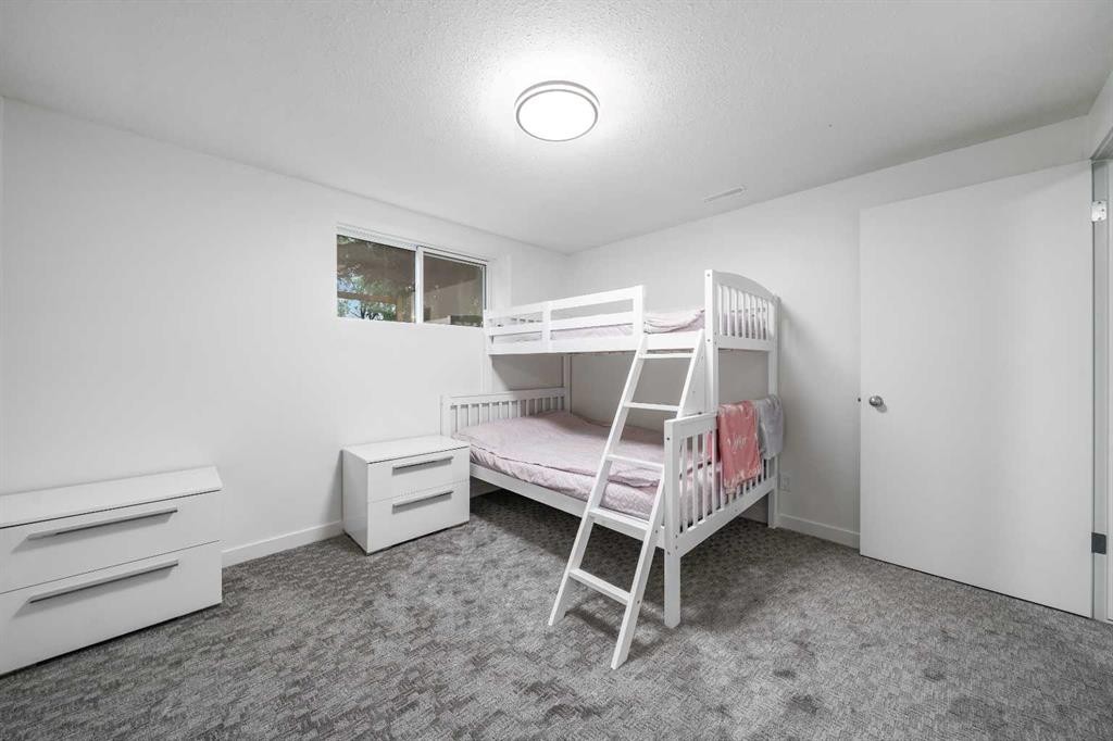 104063 Range Road 111, Bow Island, AB - Indoor Photo Showing Bedroom