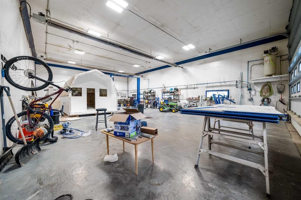 104063 Range Road 111, Bow Island, AB - Indoor