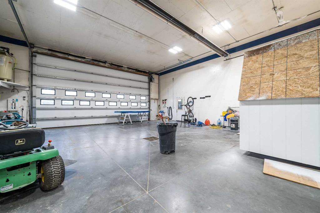 104063 Range Road 111, Bow Island, AB - Indoor Photo Showing Garage