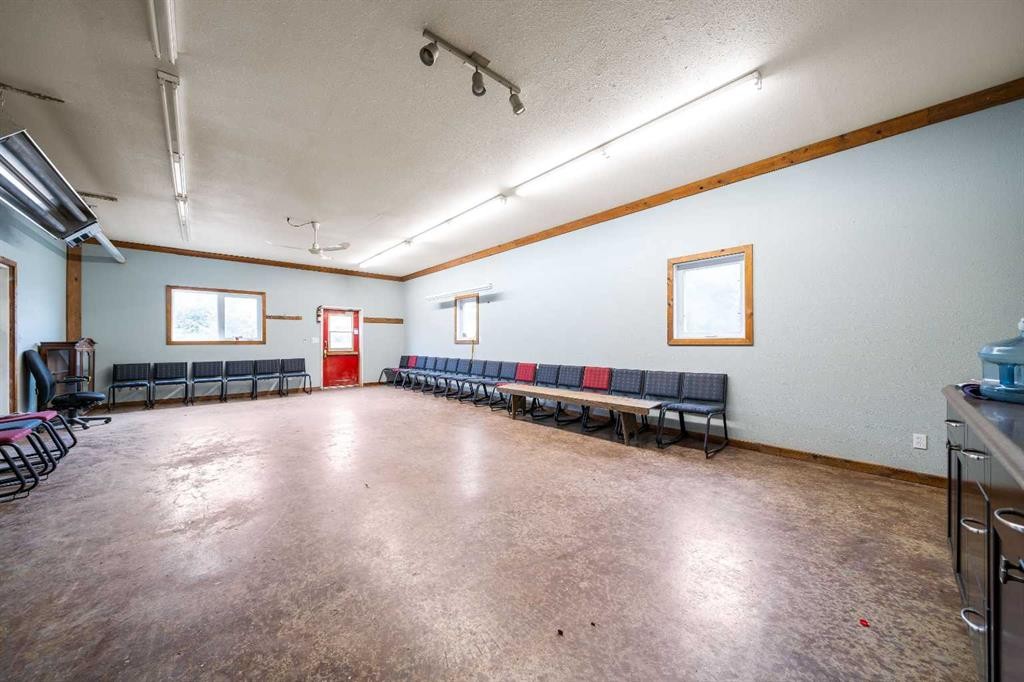 104063 Range Road 111, Bow Island, AB - Indoor
