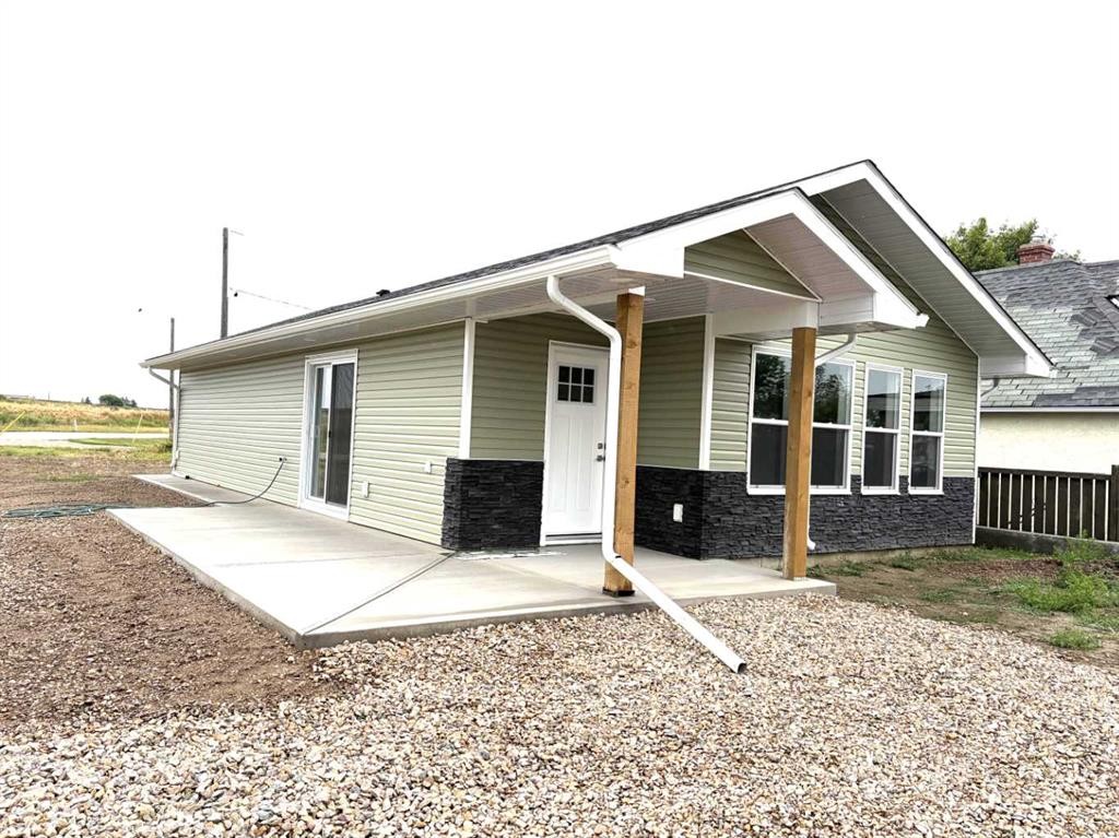 418 Main Street North, Redcliff, AB - Outdoor