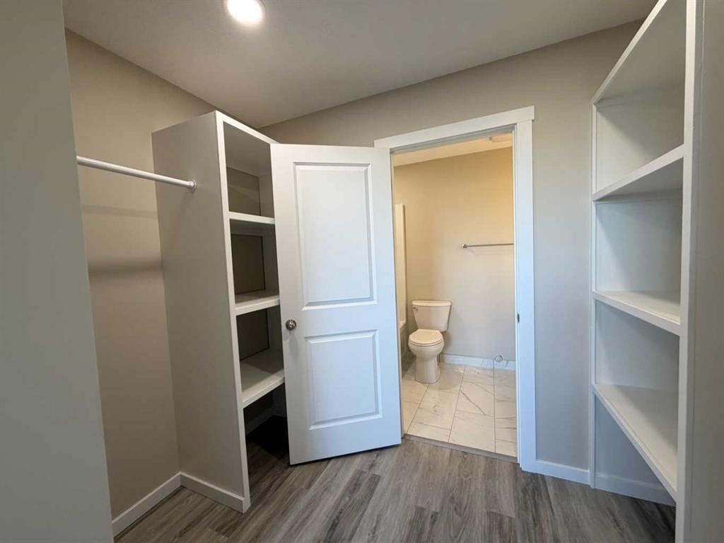 418 Main Street North, Redcliff, AB - Indoor With Storage