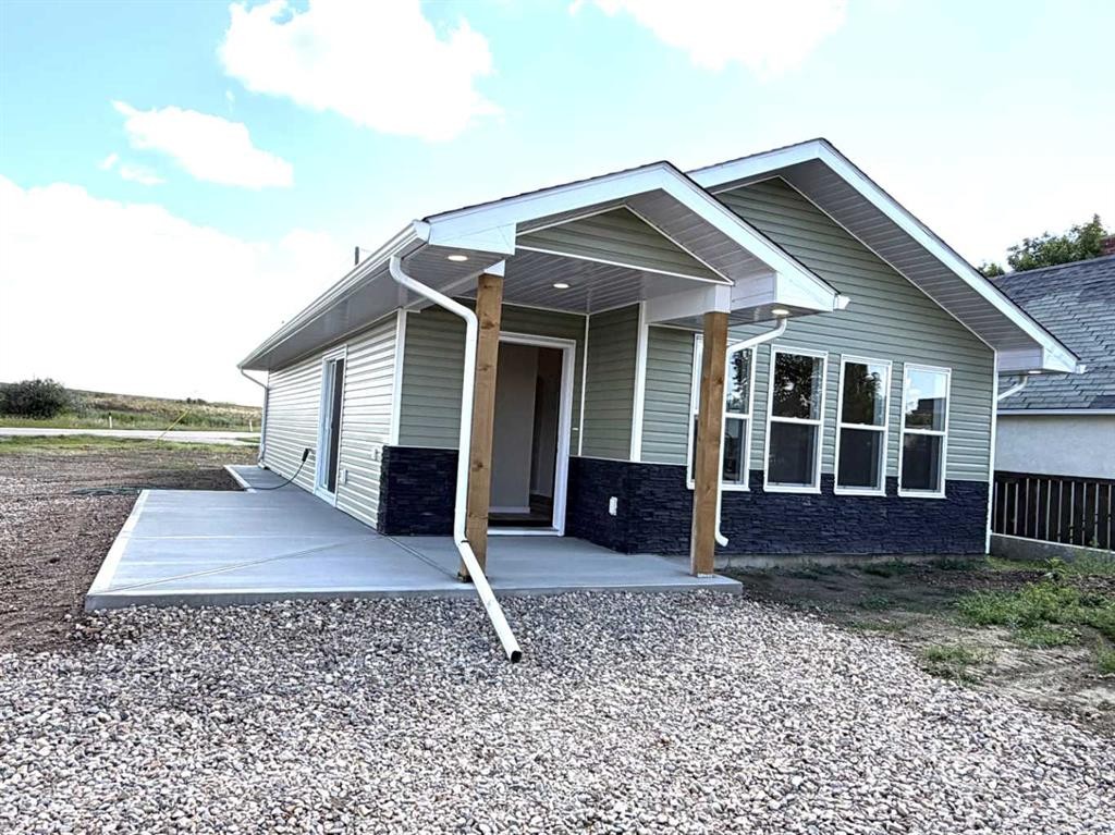 418 Main Street North, Redcliff, AB - Outdoor