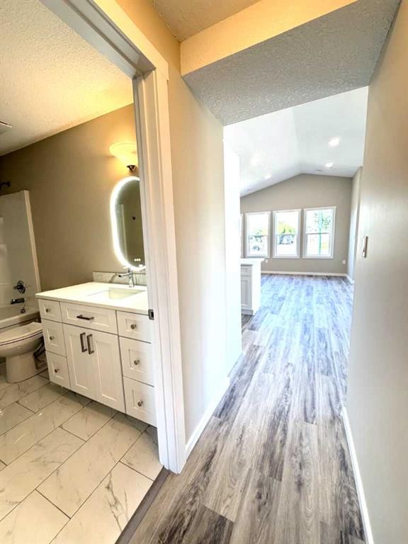 418 Main Street North, Redcliff, AB - Indoor Photo Showing Bathroom