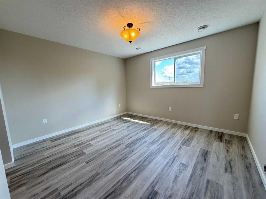 418 Main Street North, Redcliff, AB - Indoor Photo Showing Other Room