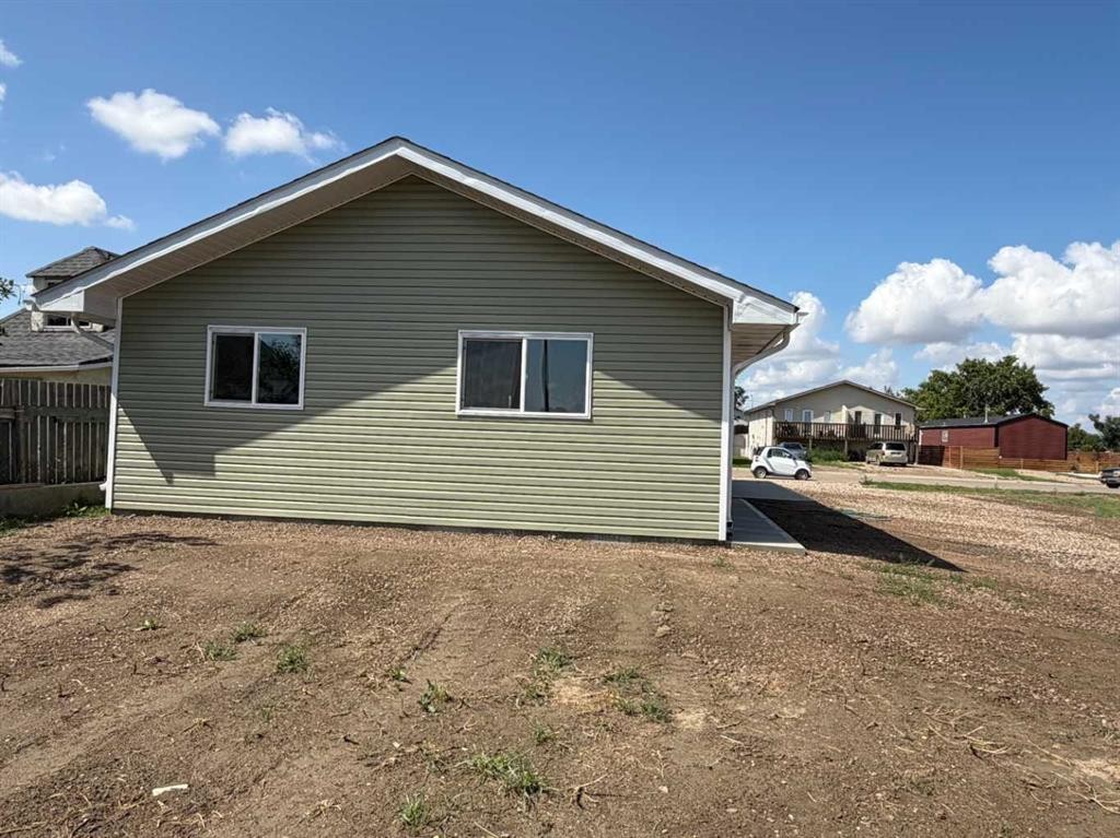 418 Main Street North, Redcliff, AB - Outdoor With Exterior
