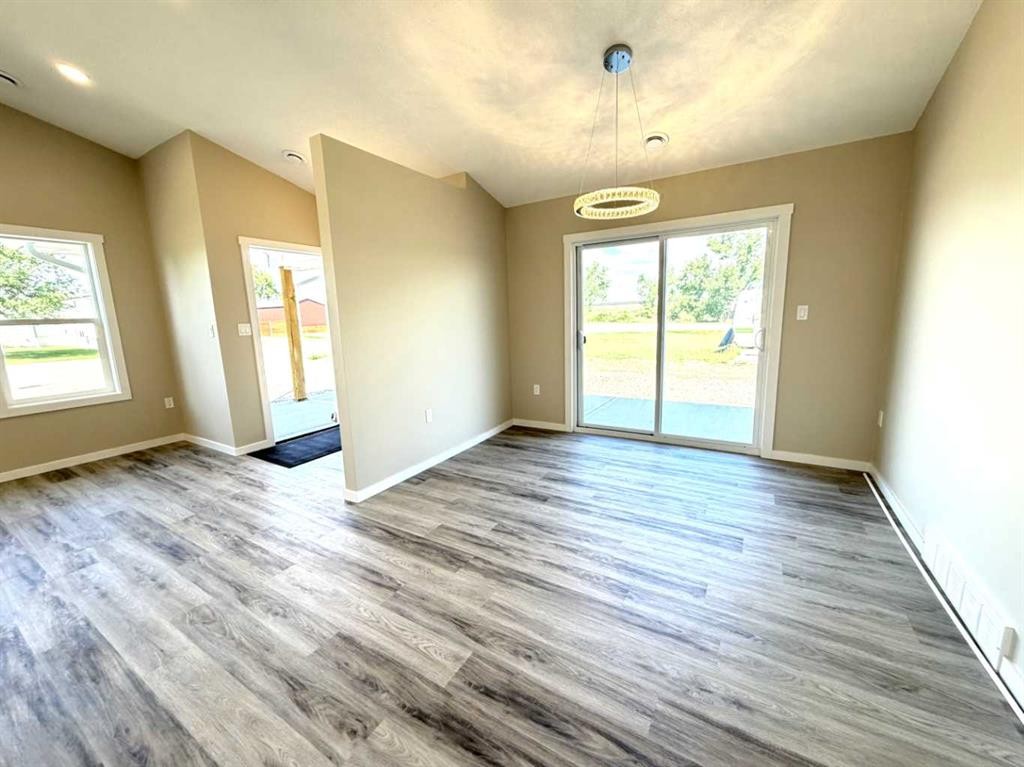 418 Main Street North, Redcliff, AB - Indoor Photo Showing Other Room