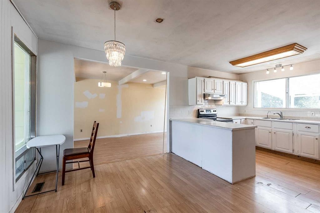 9 Heather Court, Irvine, AB