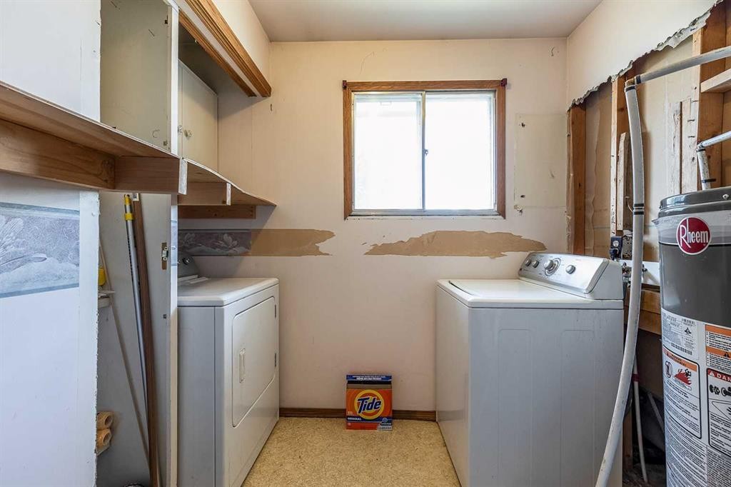 9 Heather Court, Irvine, AB