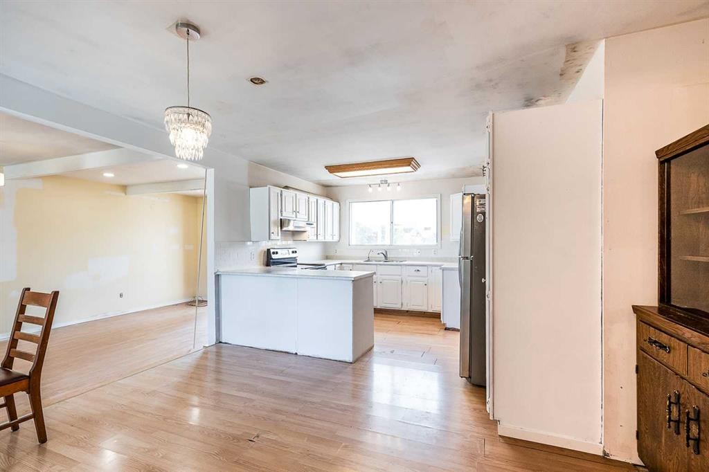 9 Heather Court, Irvine, AB