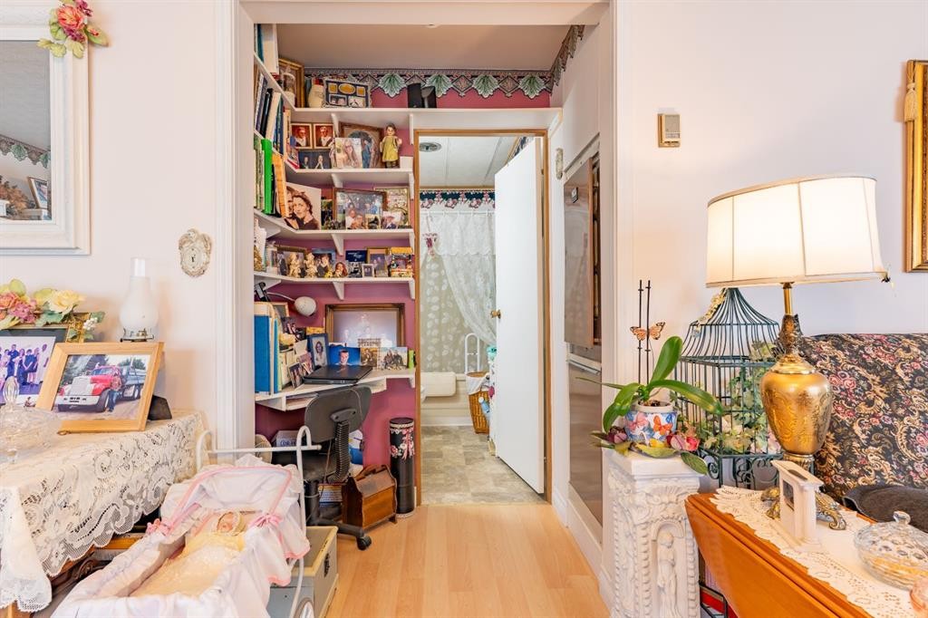 106 2 Street Ne, Redcliff, AB - Indoor