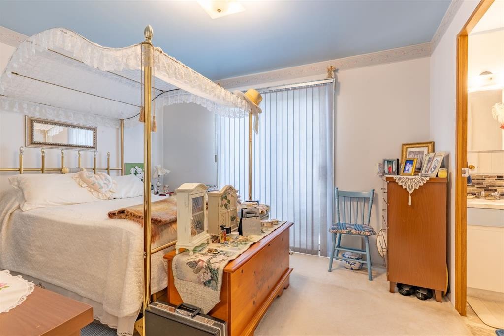 106 2 Street Ne, Redcliff, AB - Indoor Photo Showing Bedroom