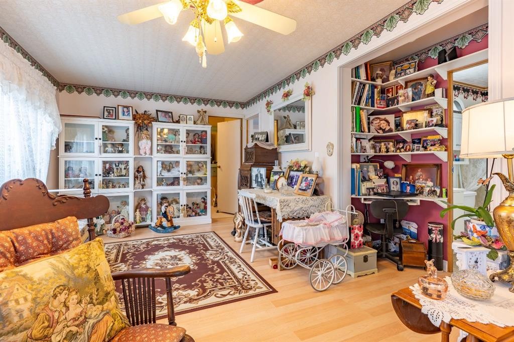 106 2 Street Ne, Redcliff, AB - Indoor