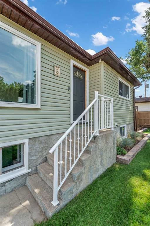 6 5 Street Ne, Redcliff, AB - Outdoor With Exterior