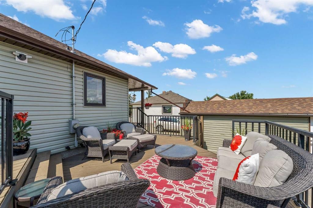 6 5 Street Ne, Redcliff, AB - Outdoor With Deck Patio Veranda With Exterior