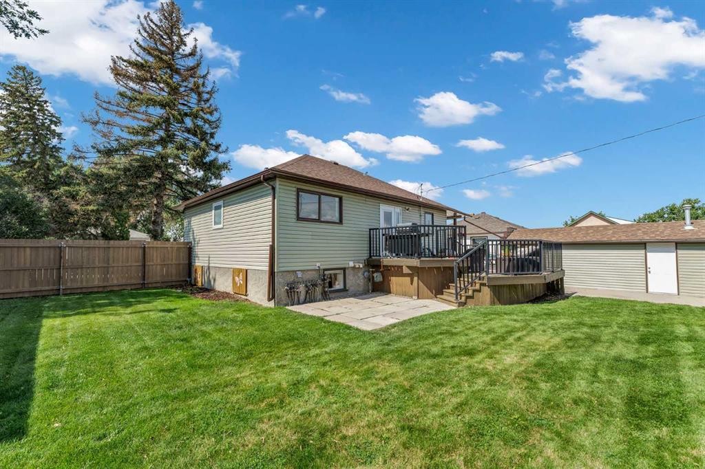 6 5 Street Ne, Redcliff, AB - Outdoor