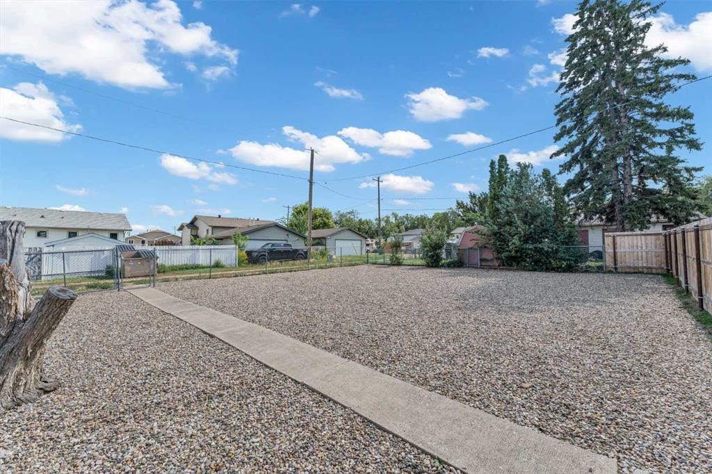 6 5 Street Ne, Redcliff, AB - Outdoor