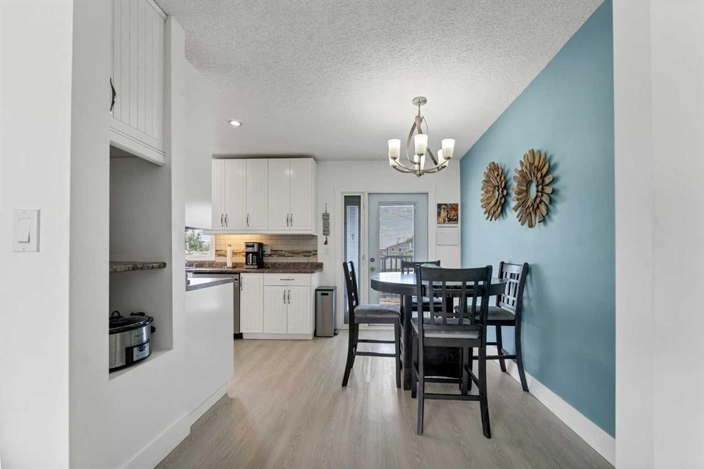 6 5 Street Ne, Redcliff, AB - Indoor