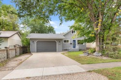 326 5 Street SERedcliff, AB T0P 2P0