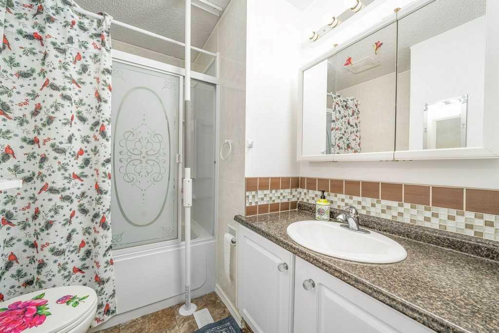 29 Cairns Way Se, Medicine Hat, AB