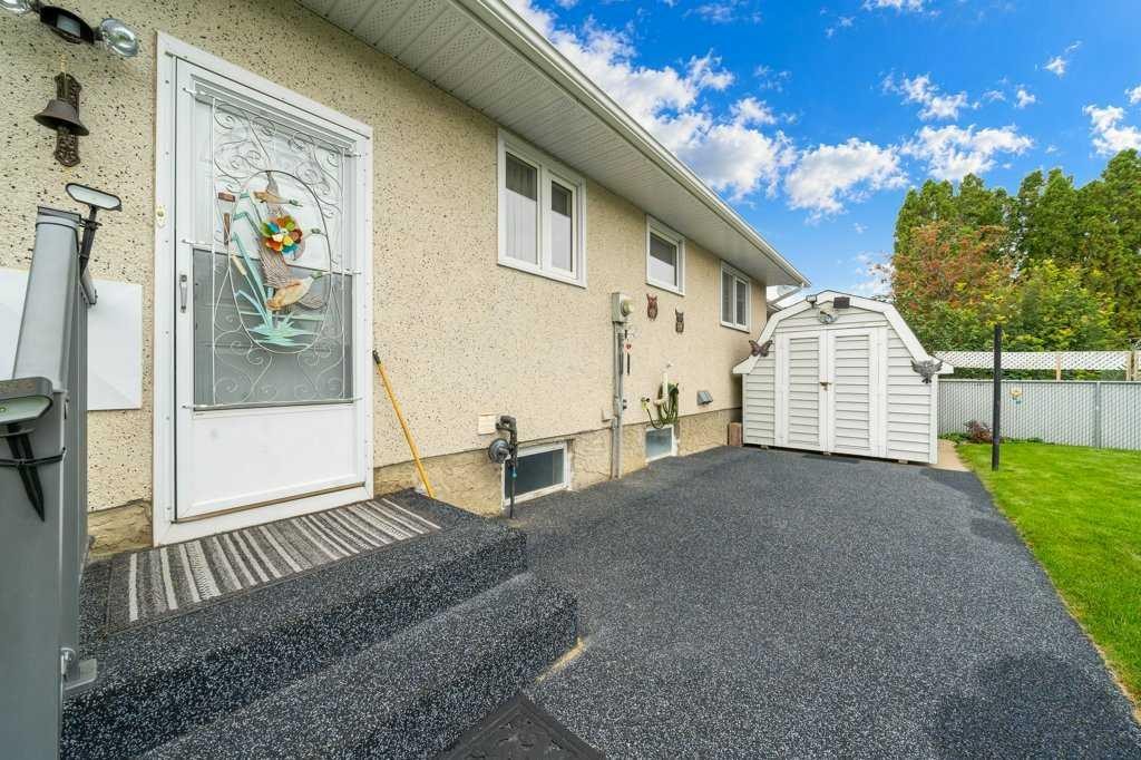29 Cairns Way Se, Medicine Hat, AB