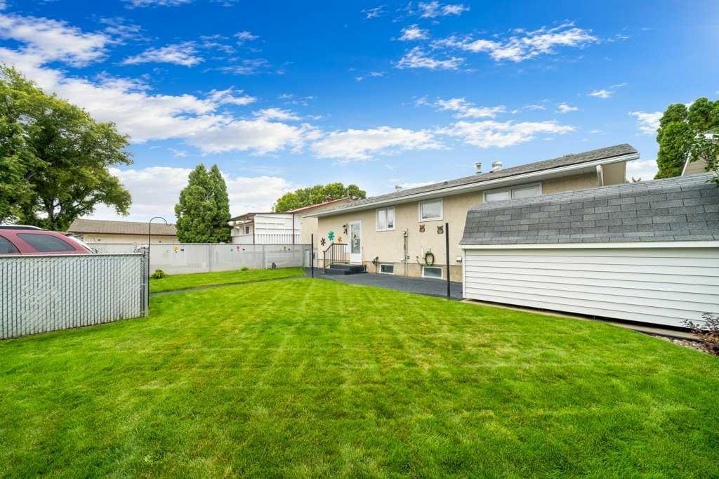29 Cairns Way Se, Medicine Hat, AB