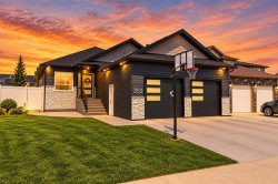 352 Somerside Crescent SEMedicine Hat, AB T1B 0N3