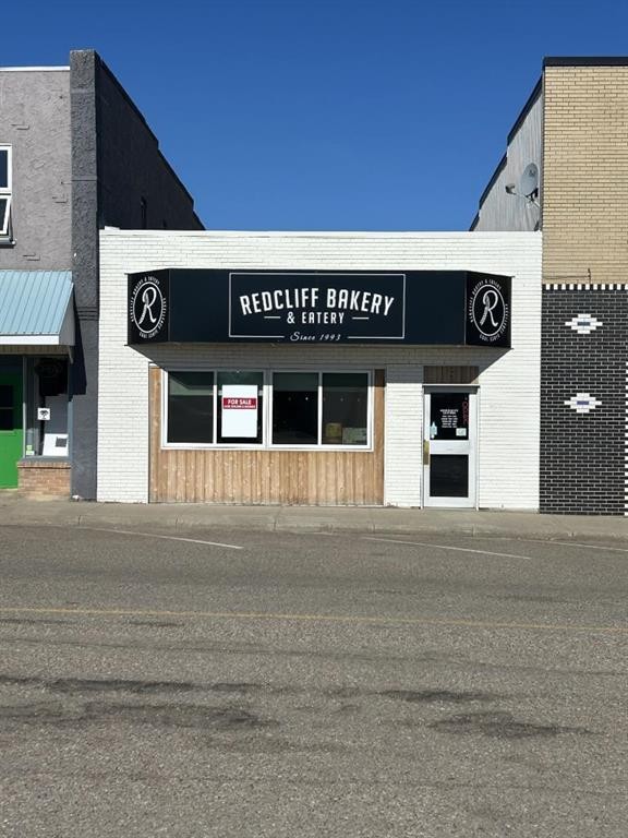 8 3 Street Se, Redcliff, AB