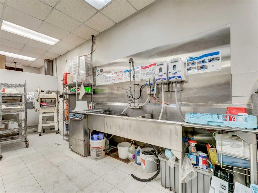 8 3 Street Se, Redcliff, AB