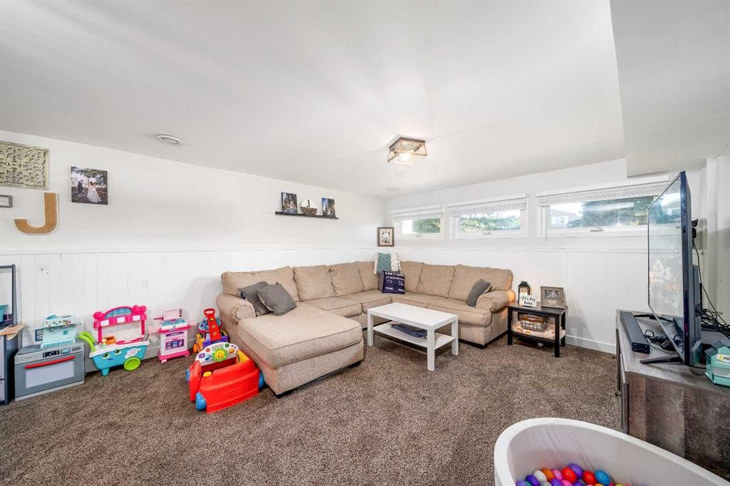 25 Fairway Crescent, Foremost, AB