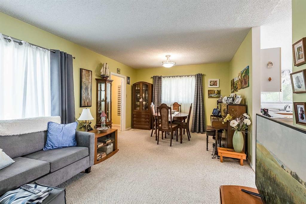 77 9 Street Ne, Medicine Hat, AB